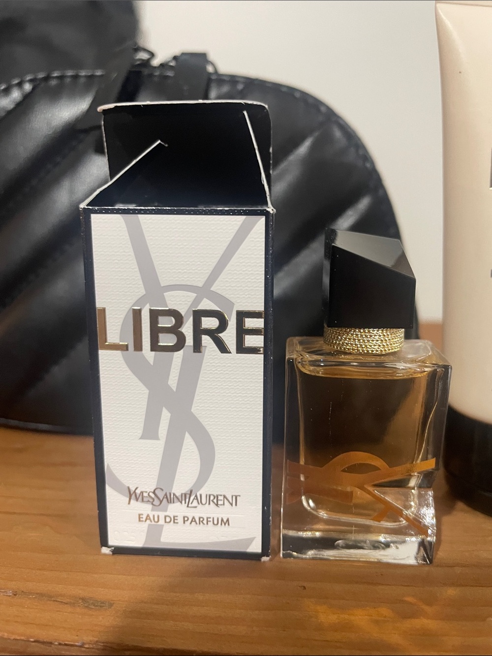 🌼 Yves Saint Laurent Libre Set — 
Pouch Mini Sample Balm/Lotion - Picture 6 of 17
